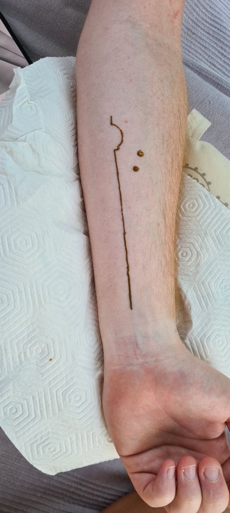 Arm mit Hennafarbe
